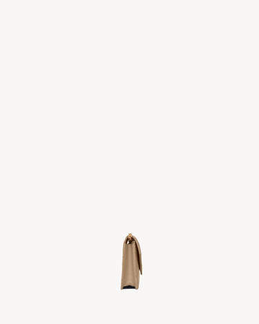 POCHETTE ENVELOPE CON CATENA CASSANDRE CLASSICA IN PELLE GRAIN DE POUDRE DARK BEIGE