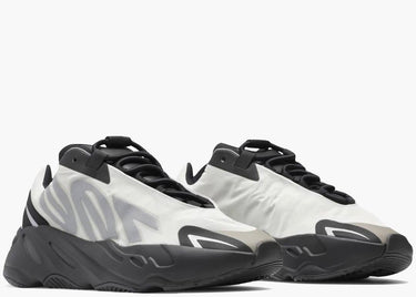 YEEZY BOOST 700 MNVM BONE