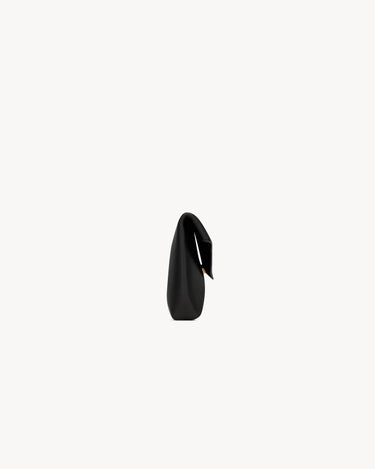 Pochette Saint Laurent Envelope piccola CASSANDRE in pelle di agnello black