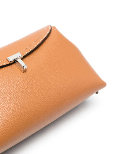 TOTEME Clutch T-Lock in pelle Marrone Chiaro