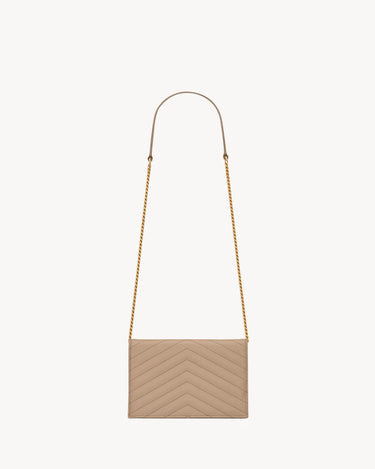 POCHETTE ENVELOPE CON CATENA CASSANDRE CLASSICA IN PELLE GRAIN DE POUDRE DARK BEIGE