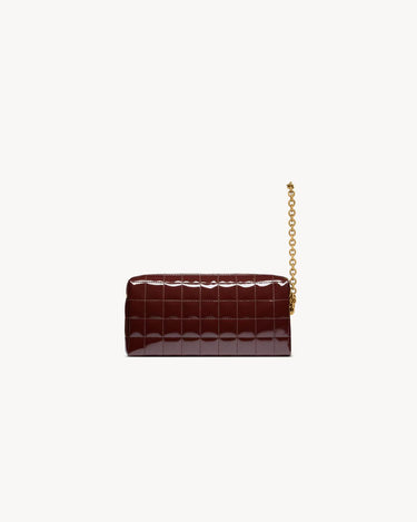 Pochette Cassandre matelassé carré con catena in tela lucida DARK RED WINE