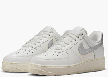 NIKE AIR FORCE 1 '07 SUMMIT WHITE SAIL WHITE METALLIC SILVER