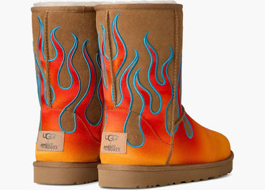 UGG CLASSIC SHORT BOOT JEREMY SCOTT FLAMES CHESTNUT (2025)