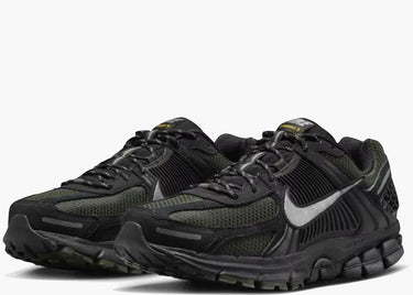 NIKE ZOOM VOMERO 5 BLACK SEQUOIA