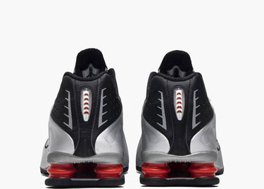 NIKE SHOX R4 BLACK METALLIC SILVER