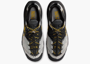 NIKE ZEGAMADOME SP SACAI MATTE SILVER YELLOW