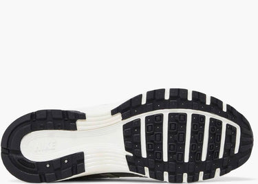 NIKE P-6000 METALLIC SILVER