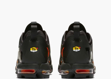 NIKE AIR MAX PLUS TN SE BLACK ORANGE (GS)