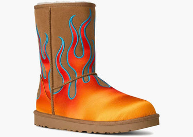 UGG CLASSIC SHORT BOOT JEREMY SCOTT FLAMES CHESTNUT (2025)