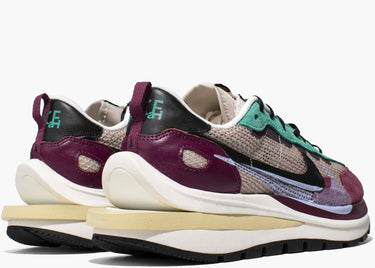 NIKE VAPORWAFFLE SACAI VILLAIN RED NEPTUNE GREEN