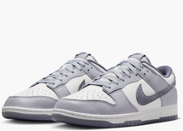 NIKE DUNK LOW SE LIGHT CARBON
