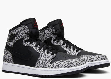 JORDAN 1 RETRO UN-SUPREME