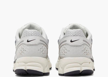 NIKE ZOOM VOMERO 5 PHOTON DUST METALLIC SILVER (W)