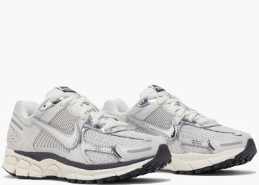 NIKE ZOOM VOMERO 5 PHOTON DUST METALLIC SILVER (W)