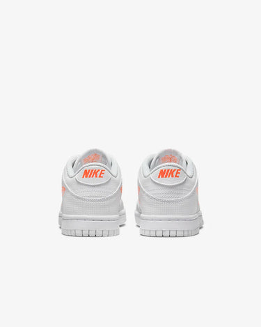NIKE DUNK LOW SE 3D SWOOSH PURE PLATINUM TOTAL ORANGE (GS)