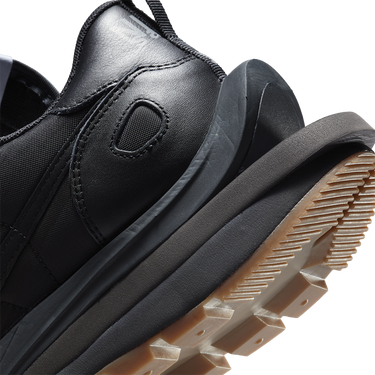 NIKE VAPORWAFFLE SACAI BLACK GUM
